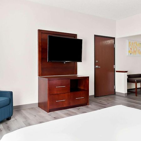 Comfort Suites Southfield-Detroit Екстериор снимка