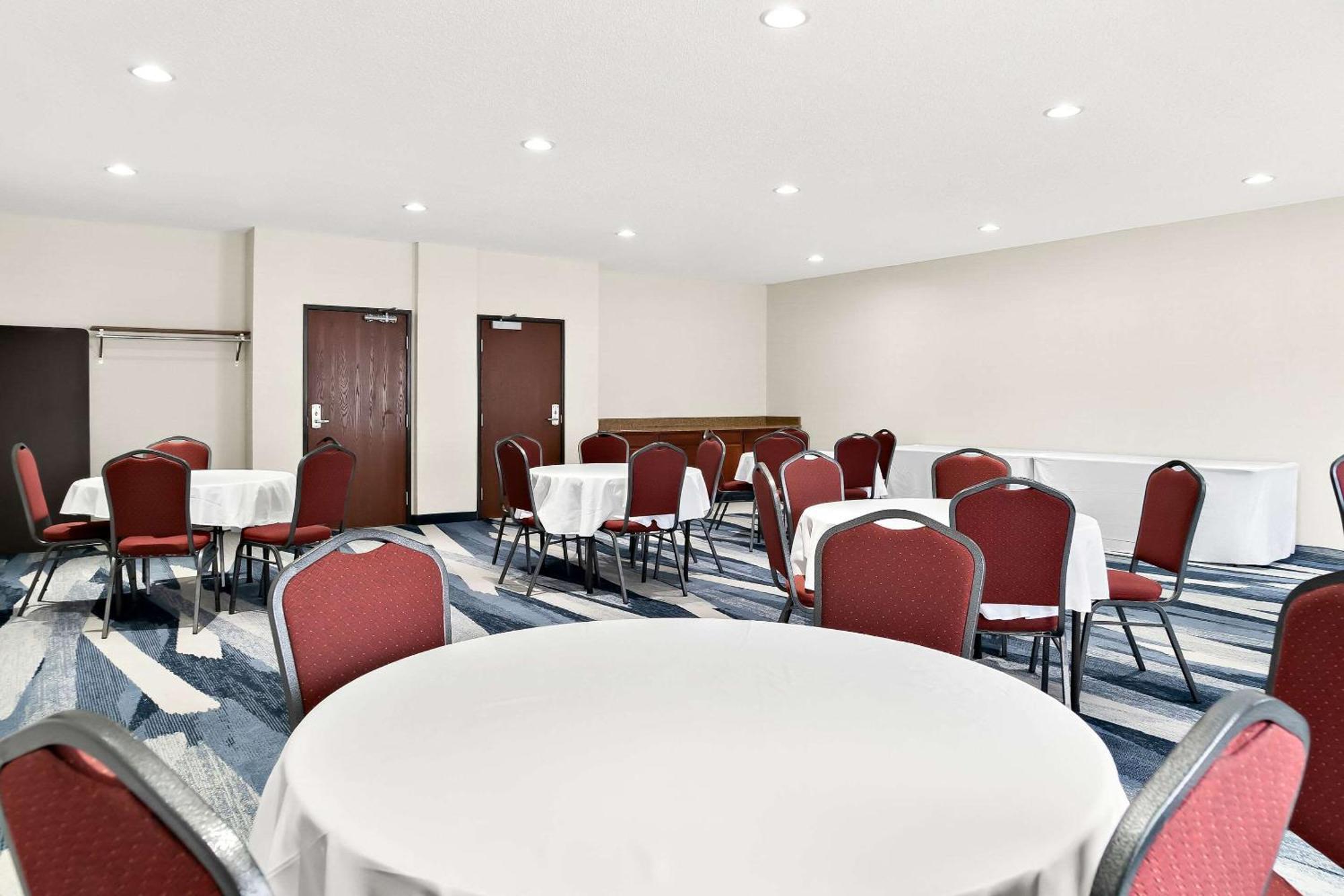 Comfort Suites Southfield-Detroit Екстериор снимка