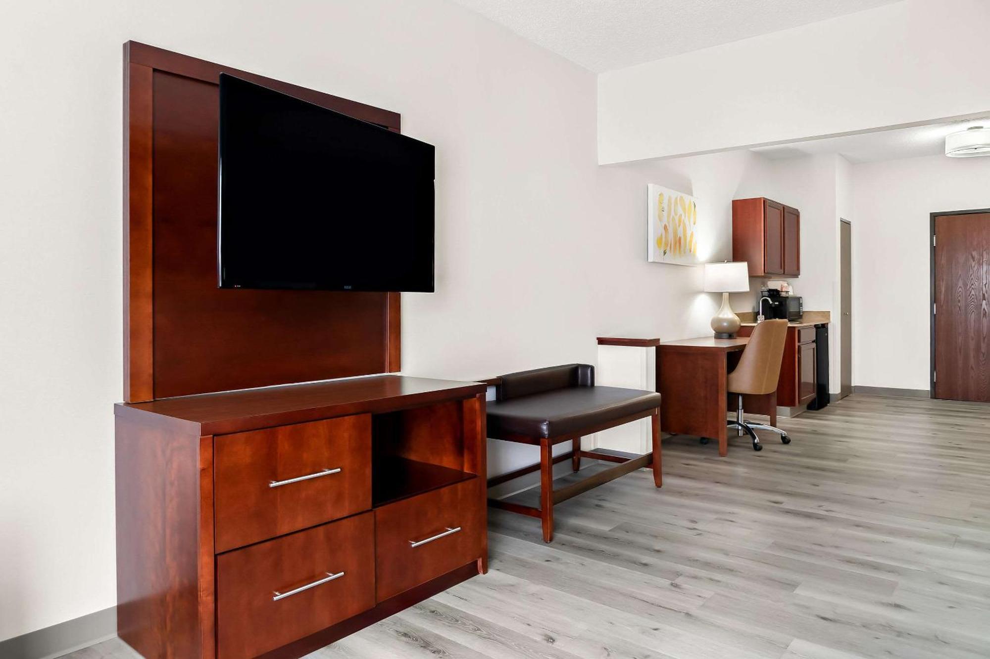 Comfort Suites Southfield-Detroit Екстериор снимка