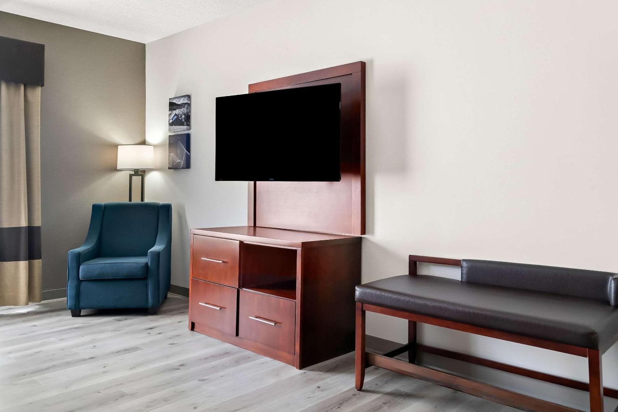 Comfort Suites Southfield-Detroit Екстериор снимка